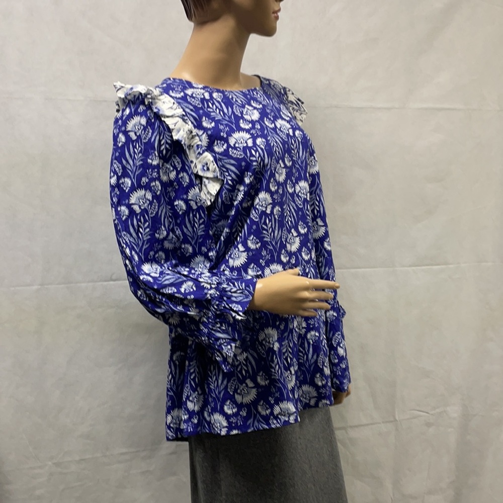 Universal Thread Good Co. Blue Floral Top NWT